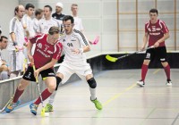 Eine Spur abgeklärter: Die favorisierten Bülacher (am Ball Sven Joller) konnten den Aufsteigern aus Bassersdorf-Nürensdorf (Dominic Schneeberger) immer wieder mal entwischen.